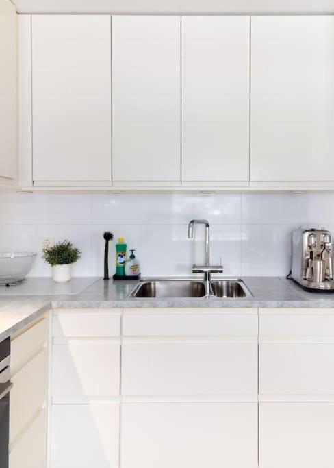 Bergen'S Finest: Sleek Oasis With Two Bedroom Экстерьер фото