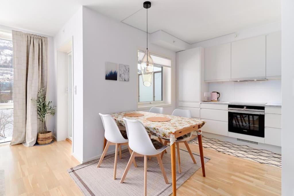Bergen'S Finest: Sleek Oasis With Two Bedroom Экстерьер фото